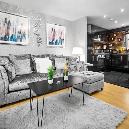 Luxury 1 Bed Flat With Parking 11k - Rated - Netflix - Wifi - 70 Inch Smart Tv - Centre - Tv In Bedroom - Rated * Birmingham
