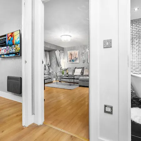 Luxury 1 Bed Flat With Parking 11k - Rated - Netflix - Wifi - 70 Inch Smart Tv - Centre - Tv In Bedroom - Rated Apartmán *